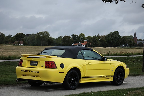 Ford Mustang 11 of 21