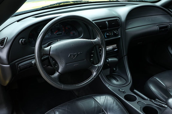 Ford Mustang 17 of 21