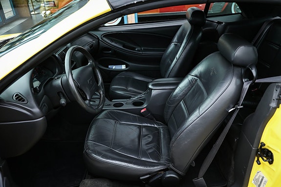 Ford Mustang 16 of 21