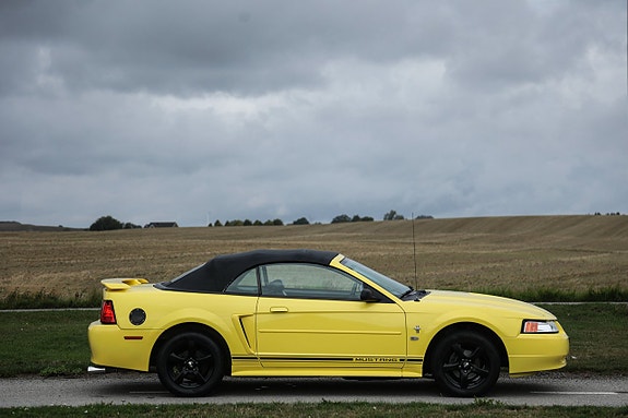 Ford Mustang 9 of 21