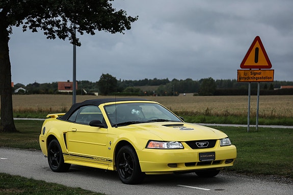 Ford Mustang 10 of 21