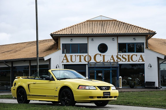 Ford Mustang 2 of 21