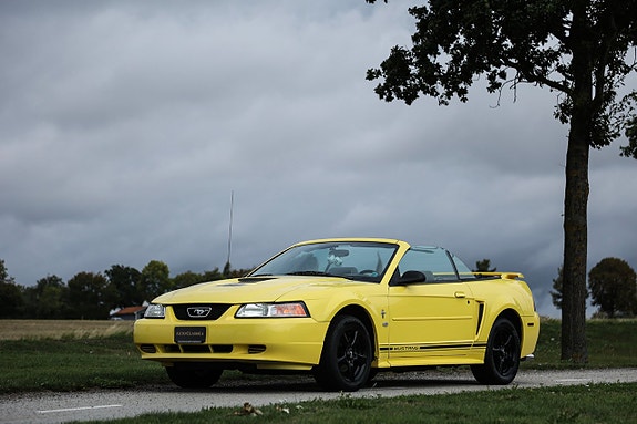 Ford Mustang 4 of 21