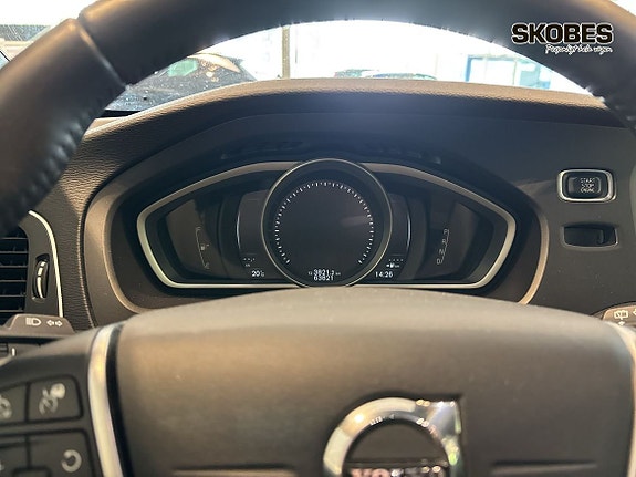 Volvo V40 Cross Country 13 of 26