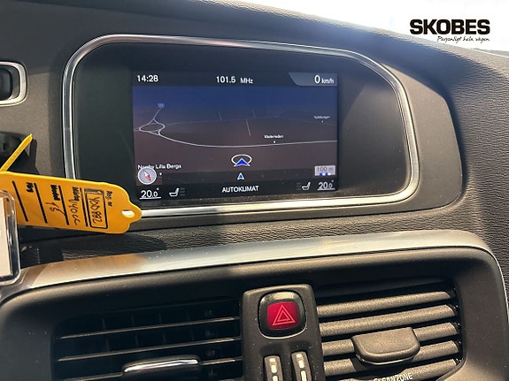Volvo V40 Cross Country 22 of 26