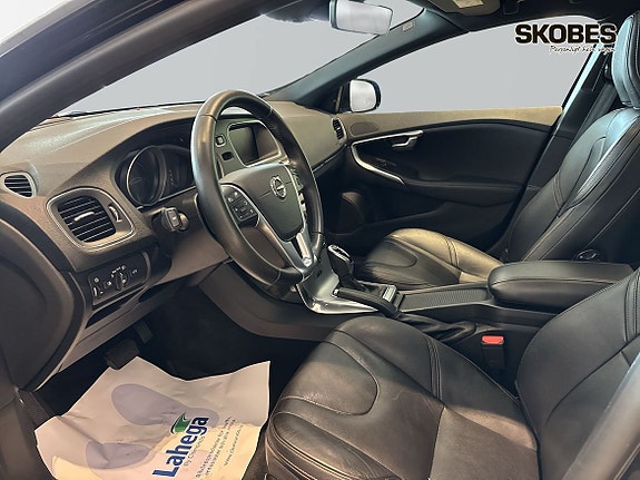 Volvo V40 Cross Country 8 of 26