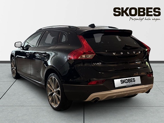 Volvo V40 Cross Country 5 of 26
