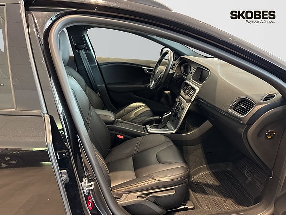 Volvo V40 Cross Country 11 of 26