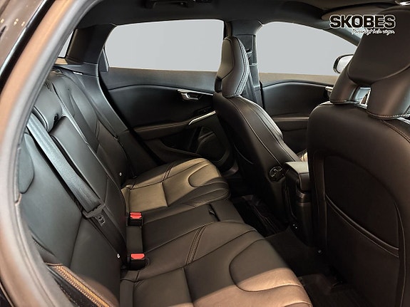 Volvo V40 Cross Country 10 of 26