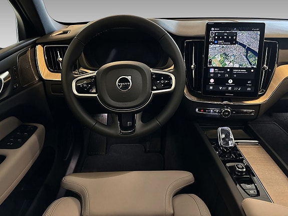 Volvo XC60 11 of 17