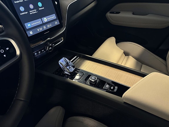 Volvo XC60 17 of 17