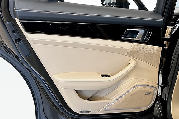 Porsche Panamera 4 13 of 14