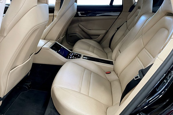 Porsche Panamera 4 8 of 14