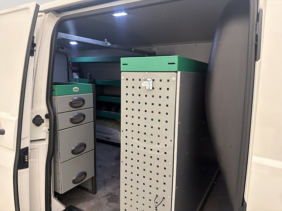 Volkswagen Transporter 12 of 27