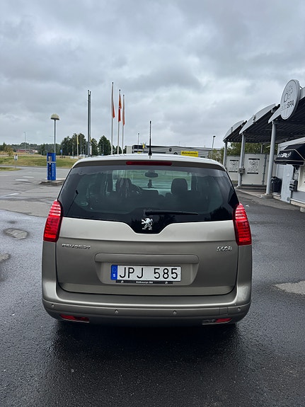 Peugeot 5008 2 of 16