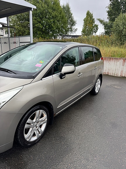 Peugeot 5008 4 of 16