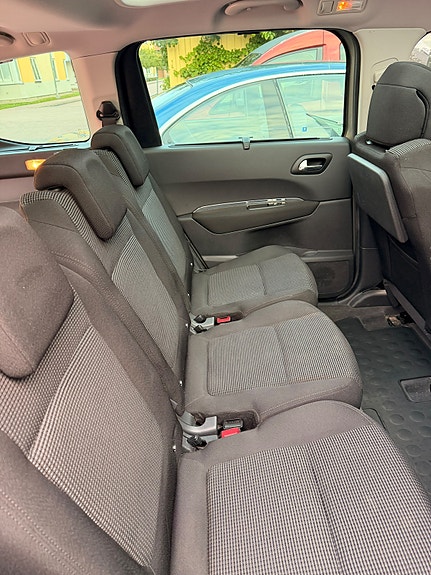 Peugeot 5008 14 of 16