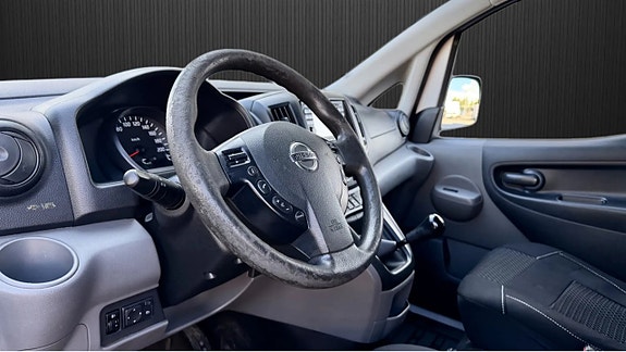 Nissan NV200 5 of 8