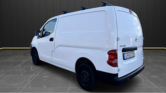 Nissan NV200 3 of 8