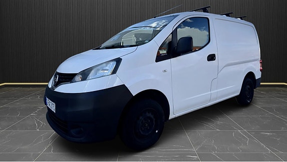 Nissan NV200 2 of 8
