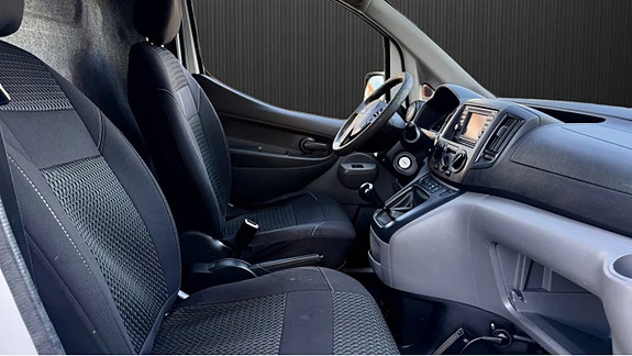 Nissan NV200 7 of 8