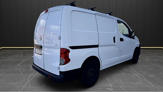 Nissan NV200 4 of 8