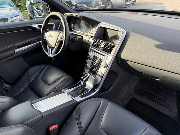 Volvo XC60 9 of 24