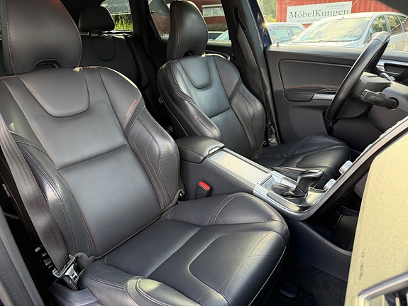 Volvo XC60 10 of 24