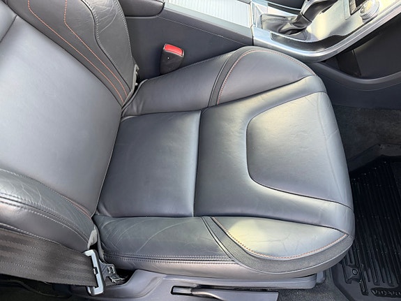 Volvo XC60 11 of 24