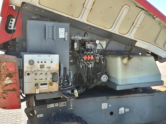 SkyJack SJ 45T / Bomlift /Diesel / Arbetshöjd: 15,6m 11 of 12