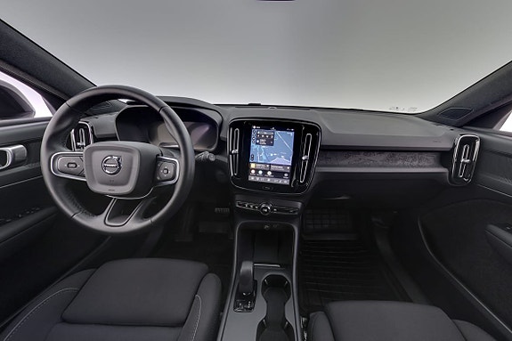 Volvo EX40 7 of 22