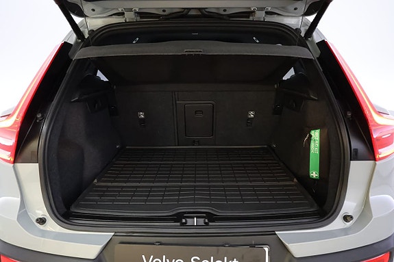 Volvo EX40 17 of 22
