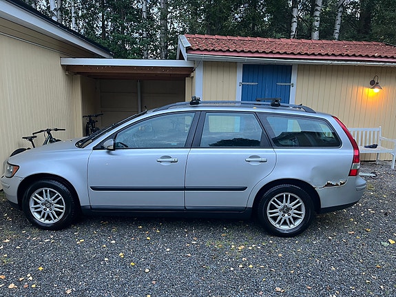 Volvo V50 3 of 3