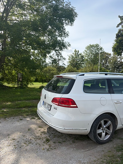 Volkswagen Passat 2 of 6
