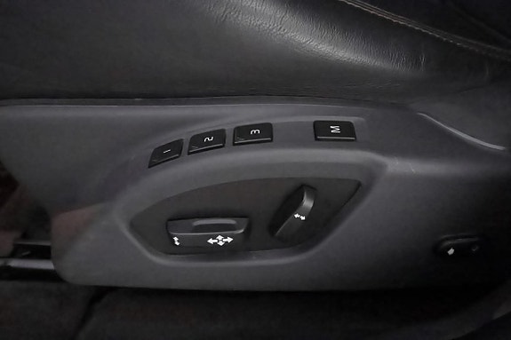 Volvo XC60 16 of 21