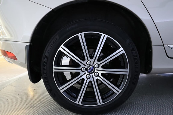 Volvo XC60 10 of 21