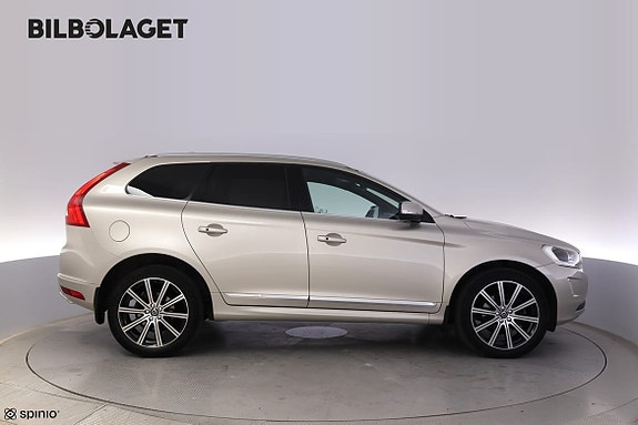 Volvo XC60 2 of 21