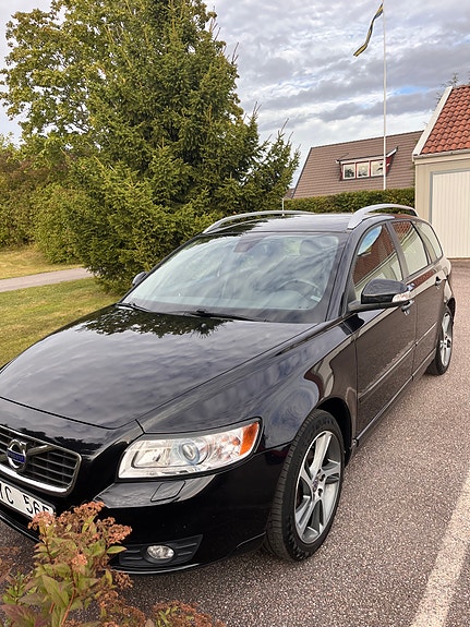 Volvo V50 2 of 10