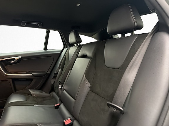 Volvo V60 13 of 26