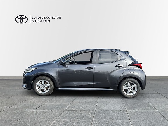 Toyota Yaris 5 of 12