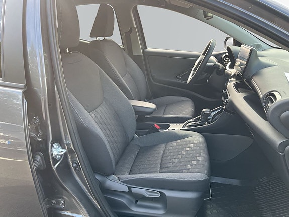 Toyota Yaris 8 of 12
