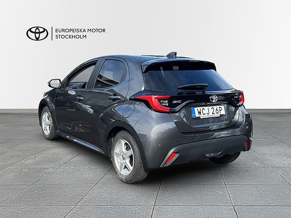 Toyota Yaris 4 of 12