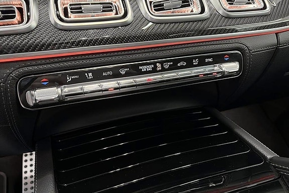 Mercedes-Benz GLE53 13 of 19