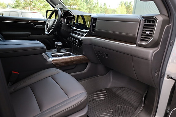 Chevrolet Silverado 1500 11 of 21