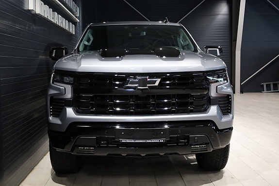 Chevrolet Silverado 1500 2 of 21