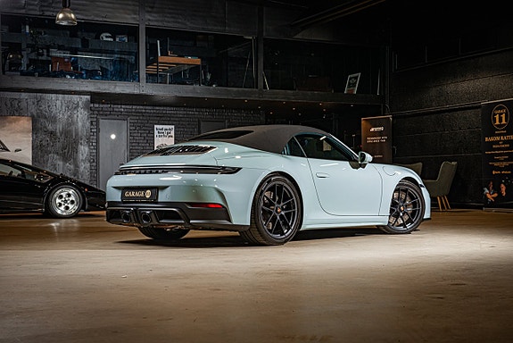 Porsche 911 8 of 30