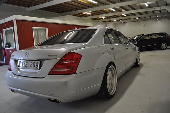 Mercedes-Benz S400 4 of 19