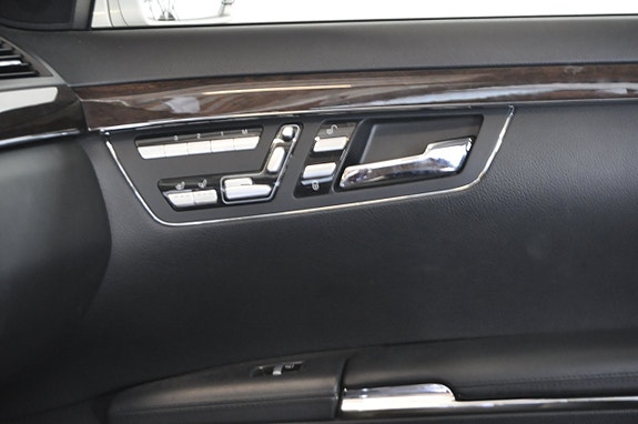 Mercedes-Benz S400 18 of 19