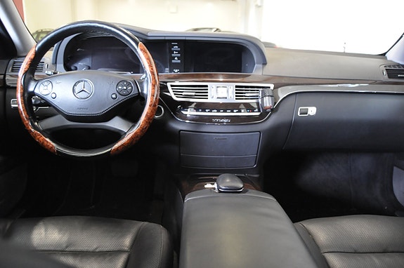Mercedes-Benz S400 9 of 19