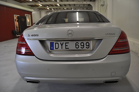 Mercedes-Benz S400 6 of 19